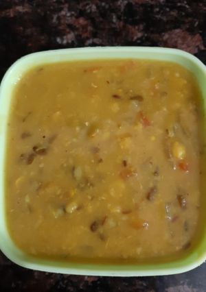 A picture of Dal fry.