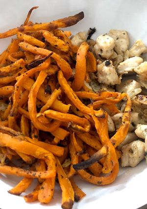 Une photo de Frites de butternut et aiguillettes de poulet