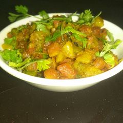 A picture of Gajar aalo matar sabzi.