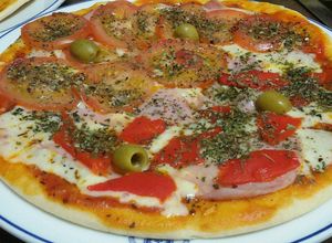 Foto principal de Pizza casera! !Excelente receta y facilísimo! Con levadura fresca