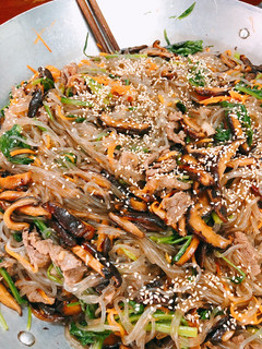 Hình của món Miến trộn Hàn Quốc.