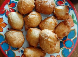 Una foto de Buñuelos de sábado de Gloria
