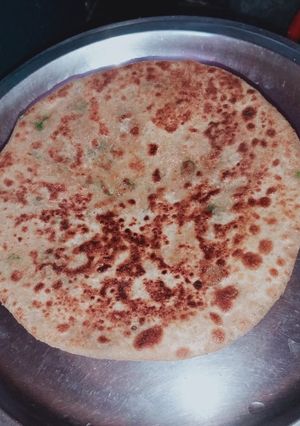 चटपटा आलू का पराठा (Chatpata aloo ka paratha recipe in hindi) रेसिपी मुख्य फोटो