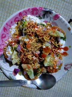 टिकिया चाट (tikiya chaat recipe in Hindi) रेसिपी मुख्य फोटो