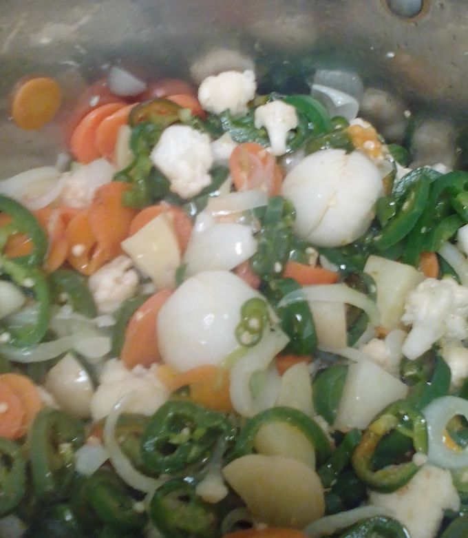 Una foto de Mi receta especial de chiles jalapeños en escabeche