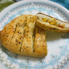 A picture of Stuffed garlic bread.