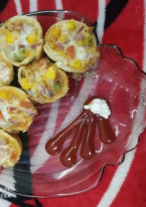 A picture of Pizza cups.