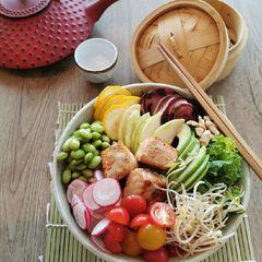 A picture of Salmon and Kale poke bowl salad.