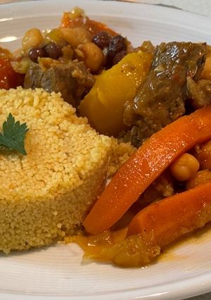 Una foto de Cuscús con cordero y verduras