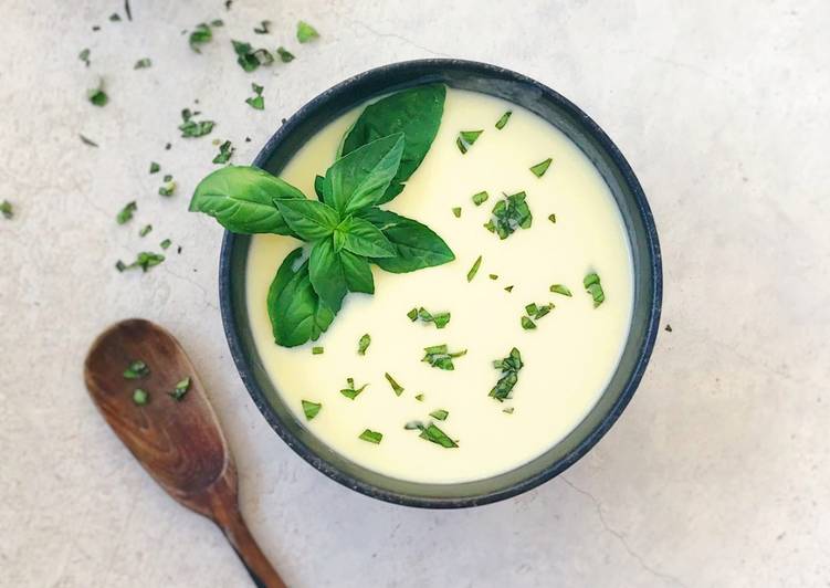 Vichyssoise o crema de puerros fría