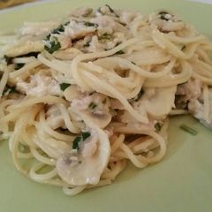 A picture of Spaghetti with a 10-minute hot and tangy mushroom and ham sauce.