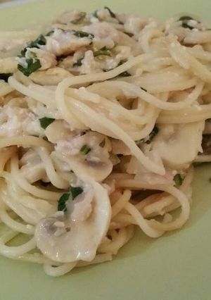 A picture of Spaghetti with a 10-minute hot and tangy mushroom and ham sauce.