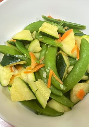 👩🏻‍🍳櫛瓜炒甜豆 的食譜成品照片