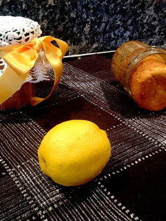 Une photo de Cake au citron en bocaux