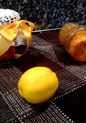 Une photo de Cake au citron en bocaux