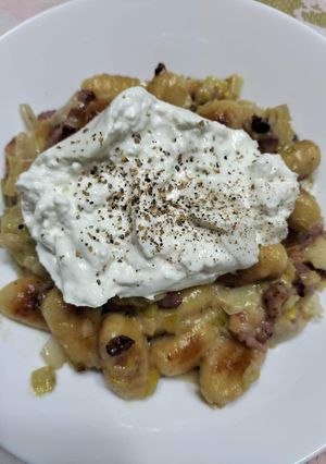 Une photo de Gnocchis aux poireaux, lardons et burrata