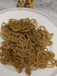 சாமைஅரிசிமுருங்கைஇலை முறுக்கு(samai arisi murukku recipe in tamil) செய்முறை முக்கிய புகைப்படம்