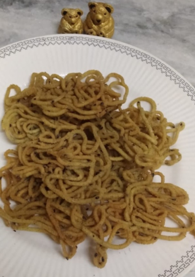 சாமைஅரிசிமுருங்கைஇலை முறுக்கு(samai arisi murukku recipe in tamil) செய்முறை முக்கிய புகைப்படம்