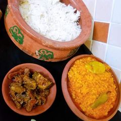 A picture of Dhabba daal with rice n Achaar.