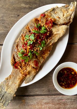 Foto resep Ikan Goreng Crispy Saus Thailand (Pla Rad Prik)