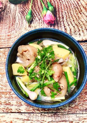 Hình của món Canh Giò Heo Hầm Khoai Tây.