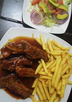Una foto de Costillas de cerdo en salsa BBQ cesar