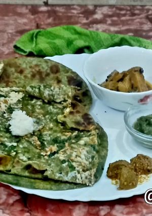 पालक पनीर परांठा रेसिपी मुख्य फोटो