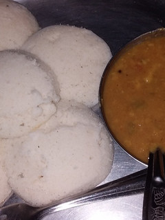 सूजी इडली (Suji idli recipe in hindi) रेसिपी मुख्य फोटो