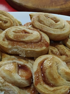 Una foto de Rolls de mermelada fáciles (o del relleno que vos quieras)