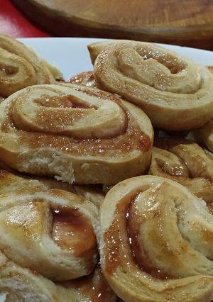 Una foto de Rolls de mermelada fáciles (o del relleno que vos quieras)