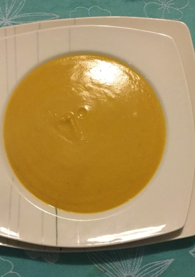 Una foto de Crema de zapallo con nueces y queso azul