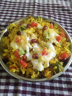 बटाटा पोहा (Batata/Aloo Poha in Hindi) रेसिपी मुख्य फोटो