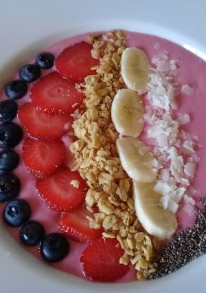 A picture of Blueberry smoothie bowl.