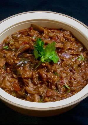 বেগুন পেঁয়াজের রায়তা(Brinjal onion raita recipe in Bengali) রেসিপির প্রধান ছবি