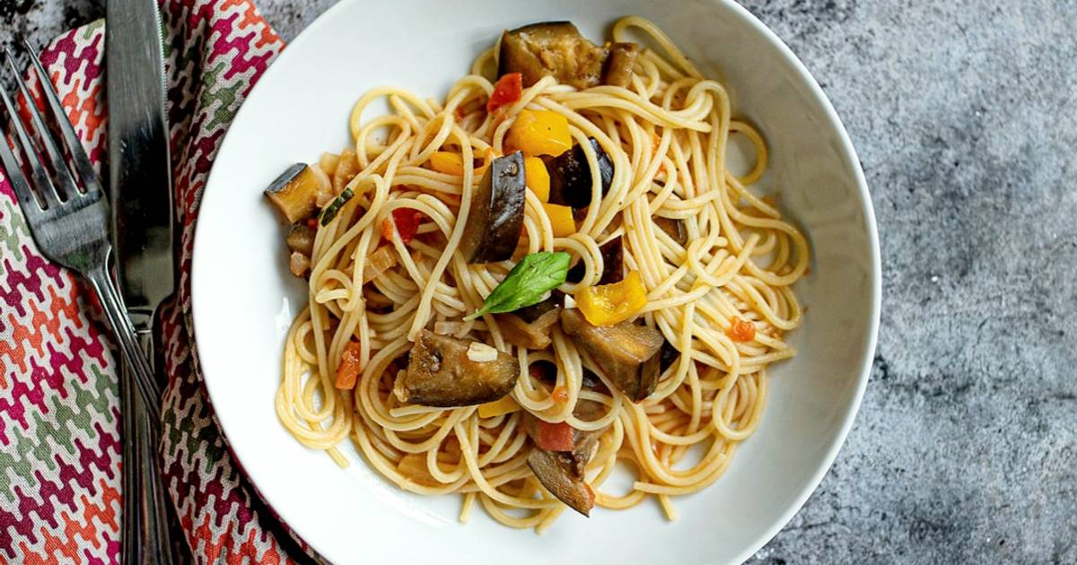 Tomato and aubergine pasta sauce Recipe by Mireya González Cookpad