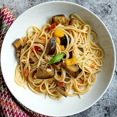 A picture of Tomato and aubergine pasta sauce.