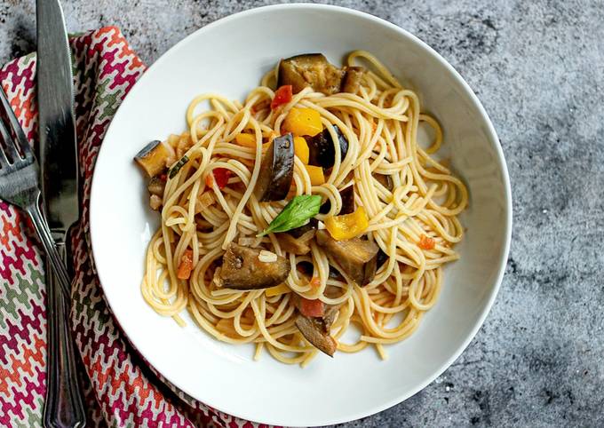 Tomato and aubergine pasta sauce