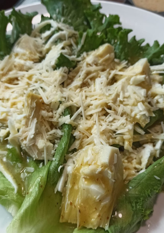 Una foto de Ensalada “Siena” de Alcachofas, Quesos y Miel