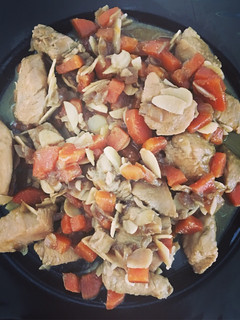 Una foto de Pollo con almendras