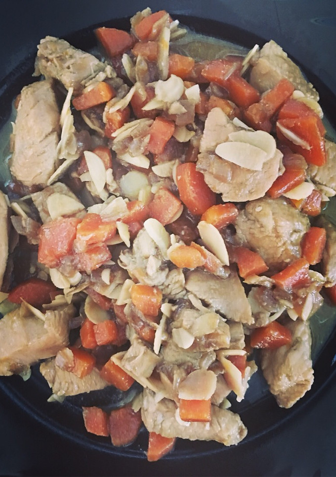 Una foto de Pollo con almendras