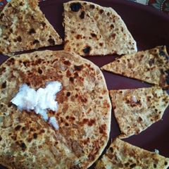 A picture of Aloo payaz ka paratha.