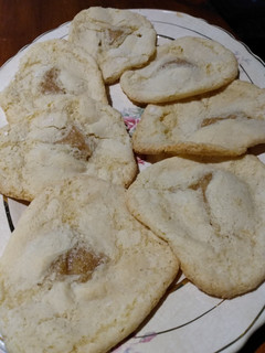Una foto de Crocantes de almendras rellenas de dulce de membrillo
