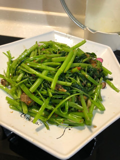 義大利肉醬拌炒空心菜 的食譜成品照片