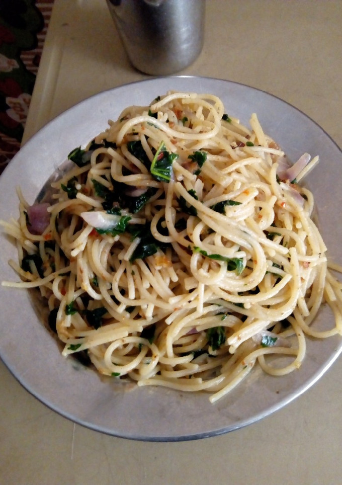 A picture of Spaghetti with vegetable.