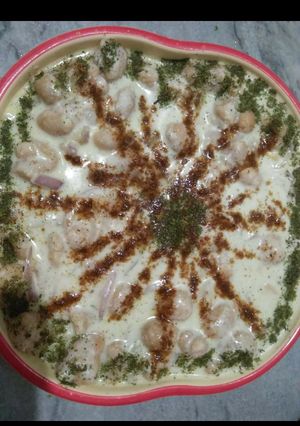A picture of Mix plate Dahi bhalay.