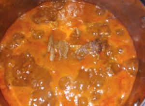 Una foto de Bistec de res en salsa roja
