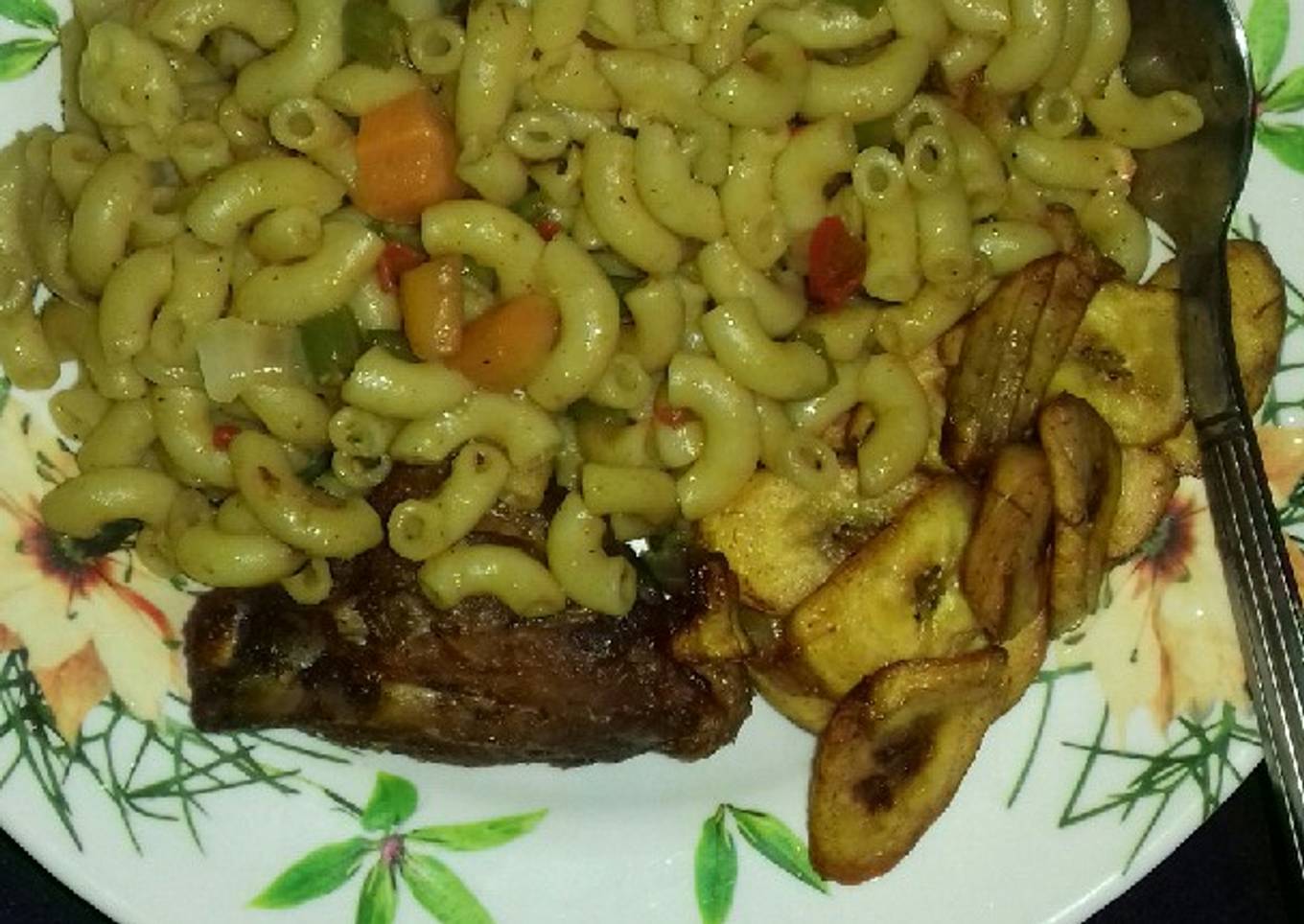 Stir fried macaroni