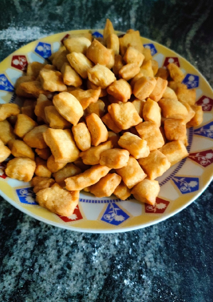 A picture of Crunchy milky chinchin.
