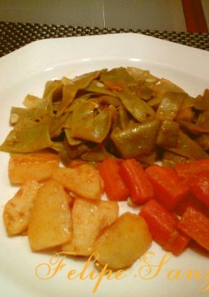 Foto principal de Judías verdes salteadas con patatas y zanahorias