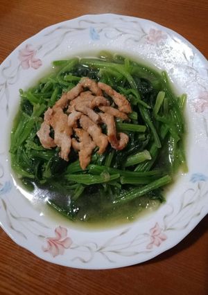 豬肉絲炒菠菜 的食譜成品照片